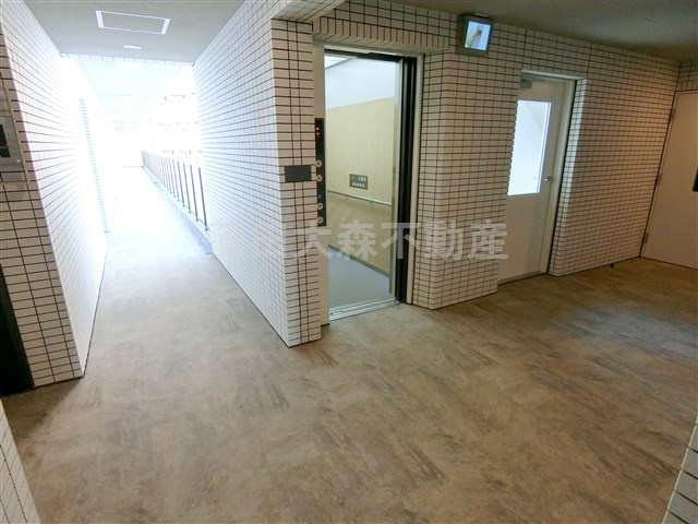 ドゥーエ大鳥居WESTのエントランス