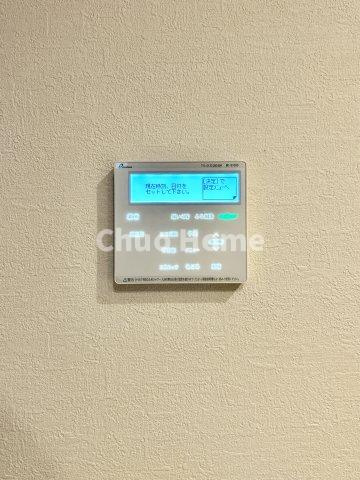 葛飾区青戸3丁目新築分譲住宅の発電・温水設備|【給湯リモコン】外での一日を忘れさせてくれるオートバス機能でお好みの湯量・温度に調整された浴槽。