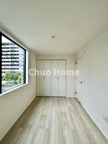 葛飾区青戸3丁目新築分譲住宅の子供部屋|【子供部屋】お子様を持つ家庭の約6割が「家族や子どものため」に購入を希望。入学後の転校を避け、広い空間でのびのび育てたいなどの親心が、家探しのきっかけになっているようです。