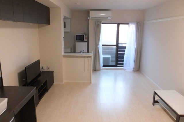 レオネクストＡＺＡＬＥＡの居間・リビング|広々とした居室
