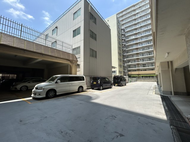 江坂ハイデンスの駐車場