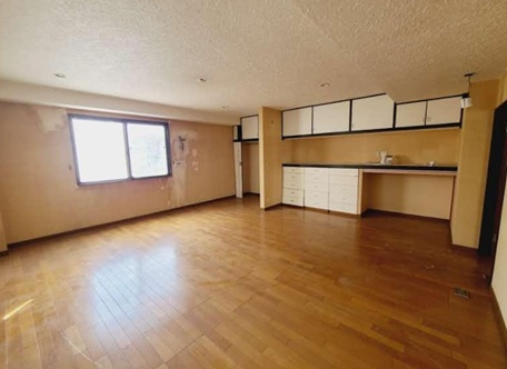 横浜市西区久保町のビル