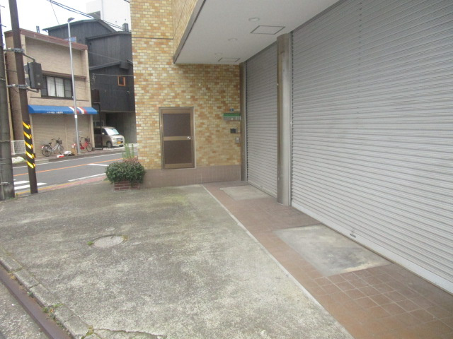 横浜市西区久保町のビル