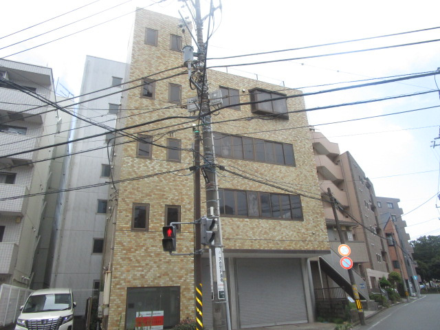 横浜市西区久保町のビル