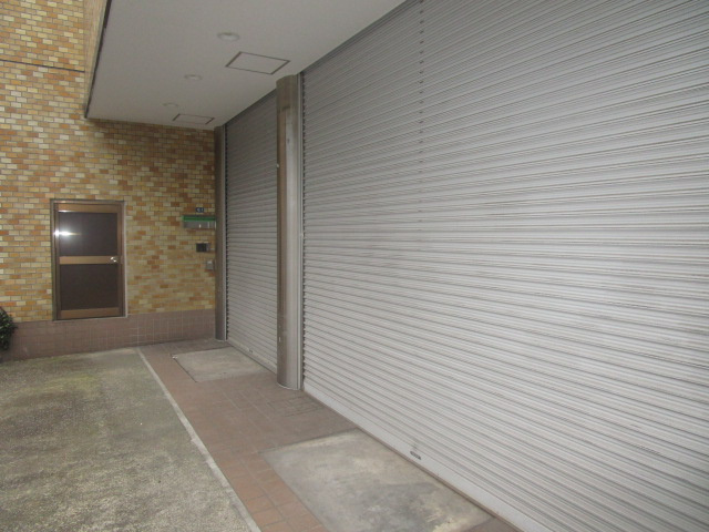 横浜市西区久保町のビル