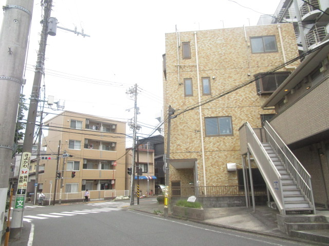 横浜市西区久保町のビル