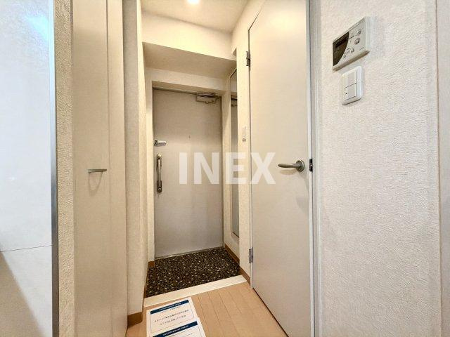 横浜市南区永田東１丁目の賃貸マンションの玄関