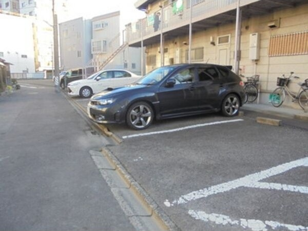 メゾン恵の駐車場