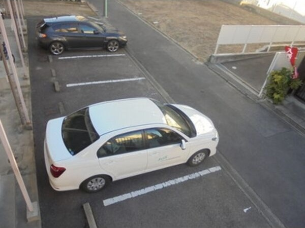 メゾン恵の駐車場