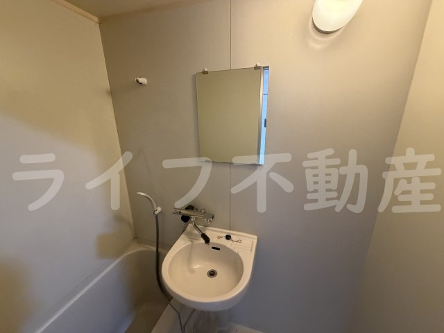 マンションロゼの洗面所|ゆったりとスペースのある洗面所