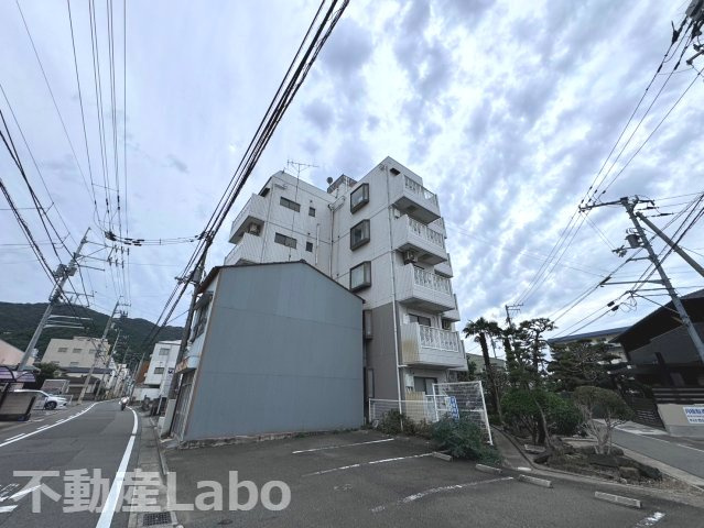 フォート佐古の駐車場