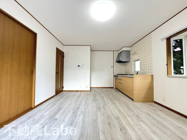 徳島市南沖洲１丁目のアパートの居間・リビング