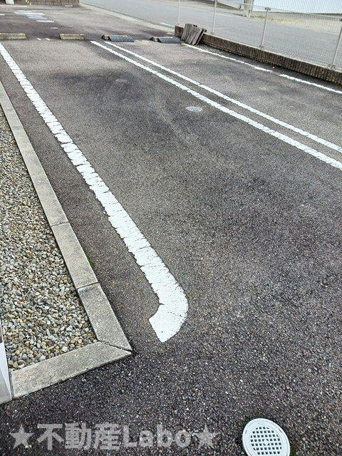 クリステル　Ｂの駐車場