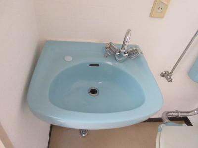マンションいそい常盤の洗面所|水色がかわいい