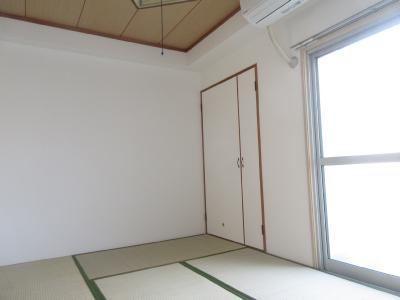 マンションいそい常盤の居間・リビング|日辺りの良い和室