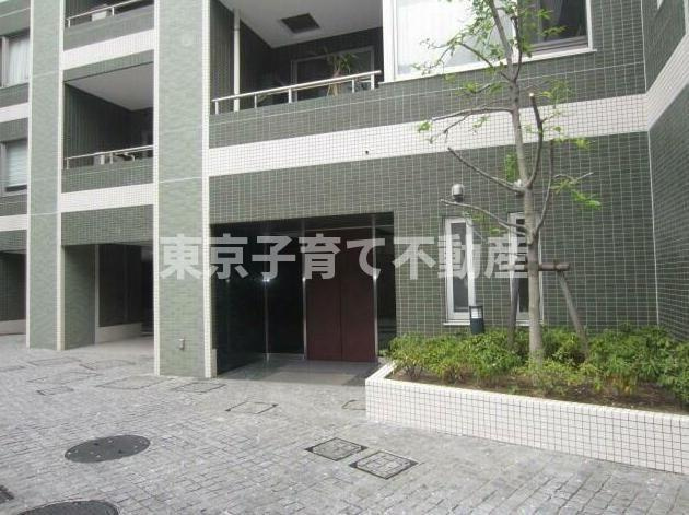 レジデンシア春日安藤坂のエントランス