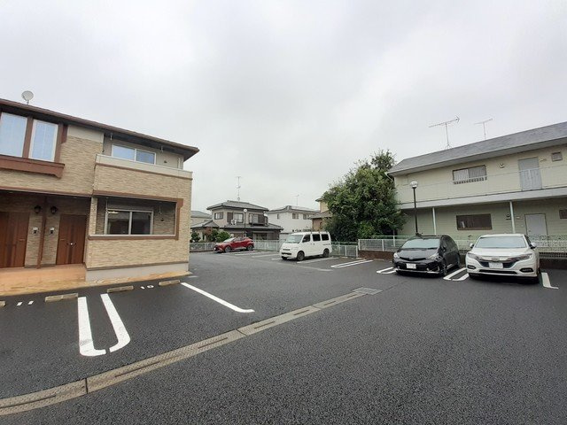 メゾンド　クラッシモ　Ａの駐車場|駐車場に車を止められます