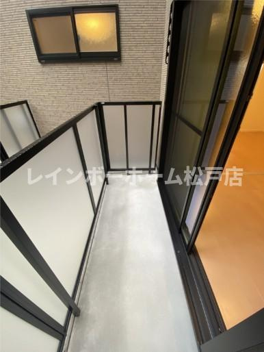 松戸市上本郷のアパートのバルコニー