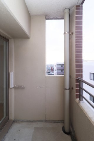 サヴォイスタジオスイーツ　11階のバルコニー|別号室のものになります。現状優先。