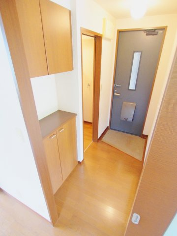 グリーンウッド瀬野南　A棟の玄関