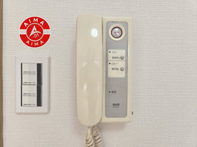 オリエントハイツ和白IIのセキュリティ|玄関を開ける前に、室内のモニターで来訪者の顔と姿をしっかりと確認できるTVモニター付きインターホンを完備。
