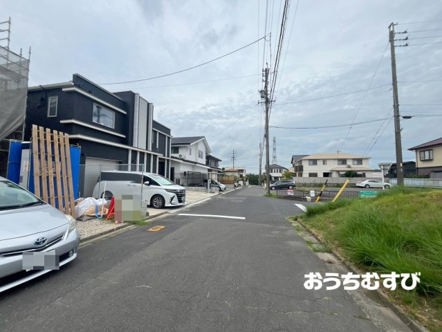 春日井市高森台３丁目(全1棟)の前面道路含む現地写真