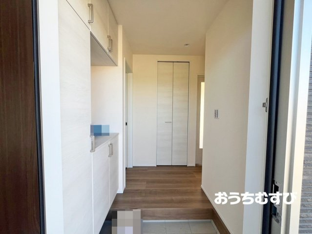 春日井市高森台３丁目(全1棟)の玄関