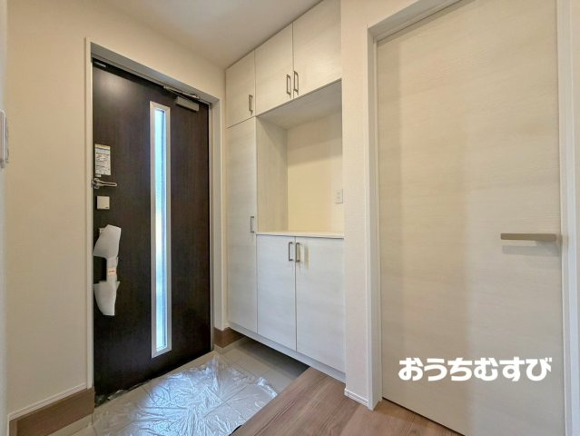 春日井市高森台３丁目(全1棟)の玄関
