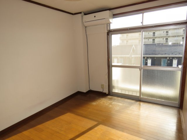 平田マンションの洋室