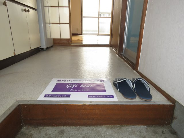 平田マンションの玄関
