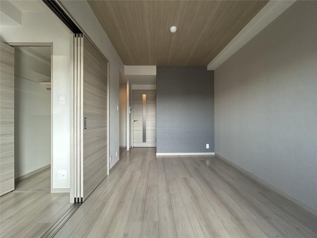 Modern palazzo博多FRONTの居間・リビング