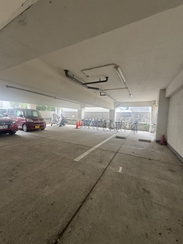 風早ビルの駐車場