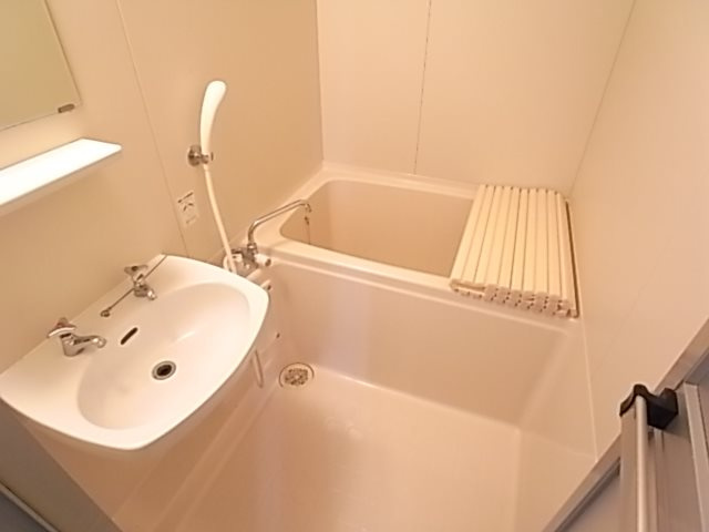 ハイツラセーヌの浴室|落ち着いた空間のお風呂です