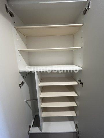 プレサンス塚本ミッドネクストの収納|こまごまとしたものを収納できそうですね