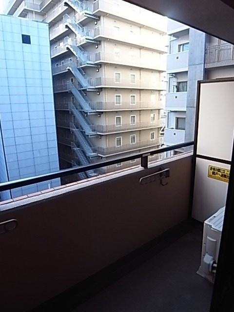 プレサンス神戸三宮のバルコニー