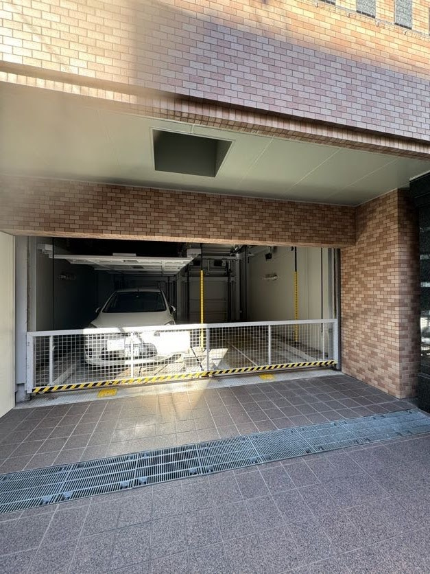 プレサンス神戸駅前の駐車場