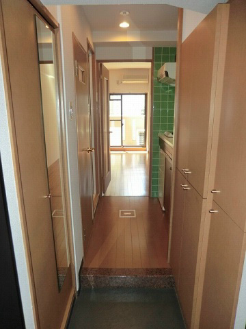 プレサンス神戸駅前の玄関