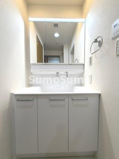 グランハイツ池尻の洗面所|明るい洗面所です