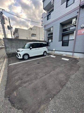 リバティー・JKの駐車場