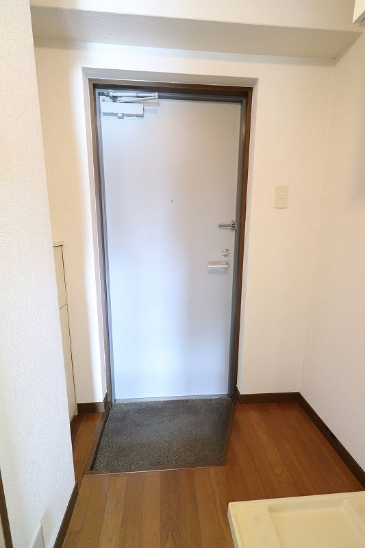 ガーデンパレス西新の玄関