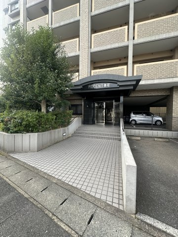 リーセント春町のエントランス