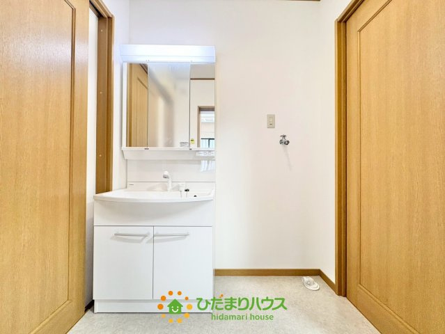 幸手市東３丁目　中古一戸建ての独立洗面台|2026年7月20日　撮影