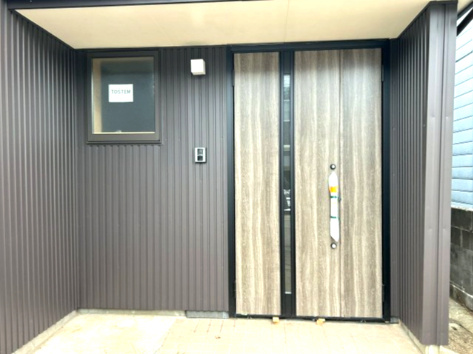 敦賀市公文名中古戸建の玄関