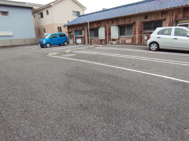 エル・ブランの駐車場