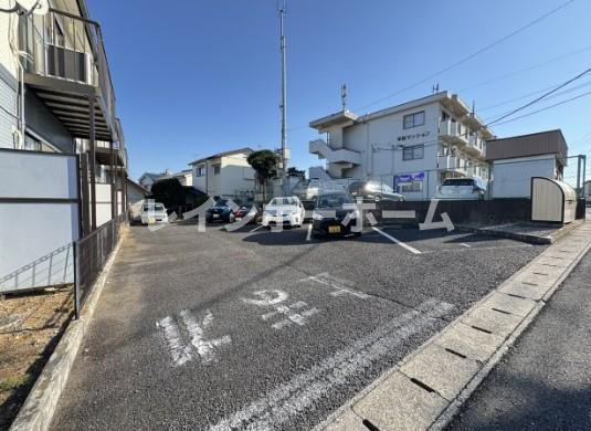 特典：仲介手数料が無料です!!の駐車場|カースペースがあります