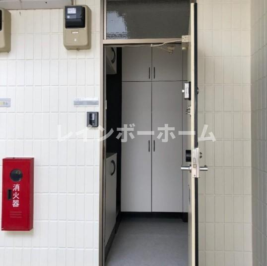 特典：仲介手数料が無料です!!の玄関|ゆったりとした玄関です