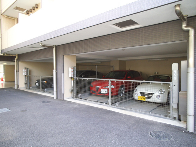 スカイコート浮間ガーデンの駐車場|駐車場ございます♪