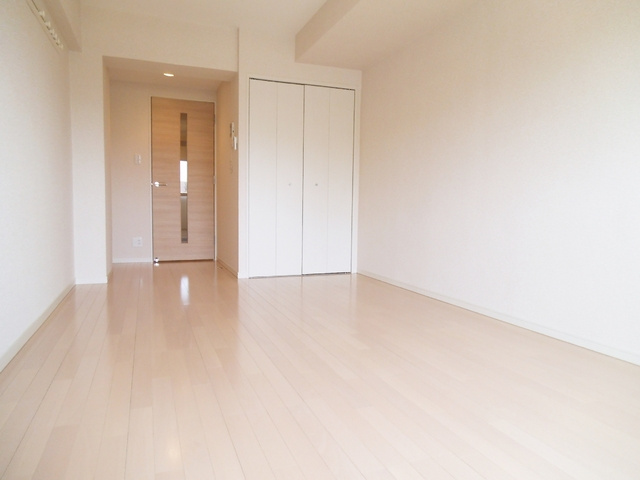 スカイコート浮間ガーデンの寝室|お部屋は広々１０帖のスペース！
