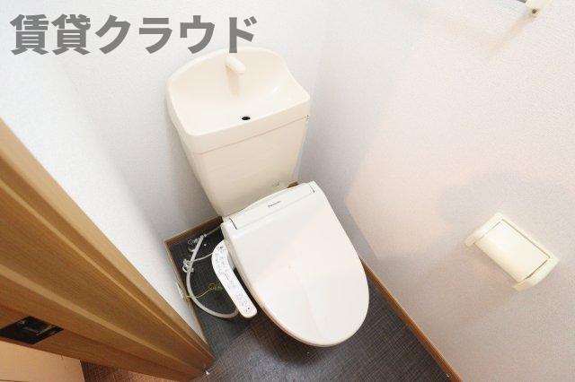 インペリアルＢのトイレ|落ち着いた色調のトイレです