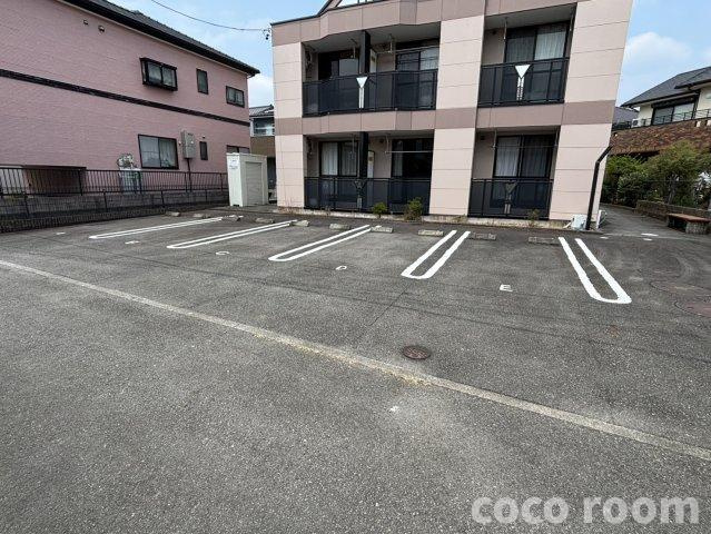 クラシスの駐車場
